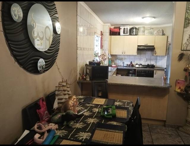 2 BEDROOM TOWNHOUSE FOR SALE IN CASTLEVIEW